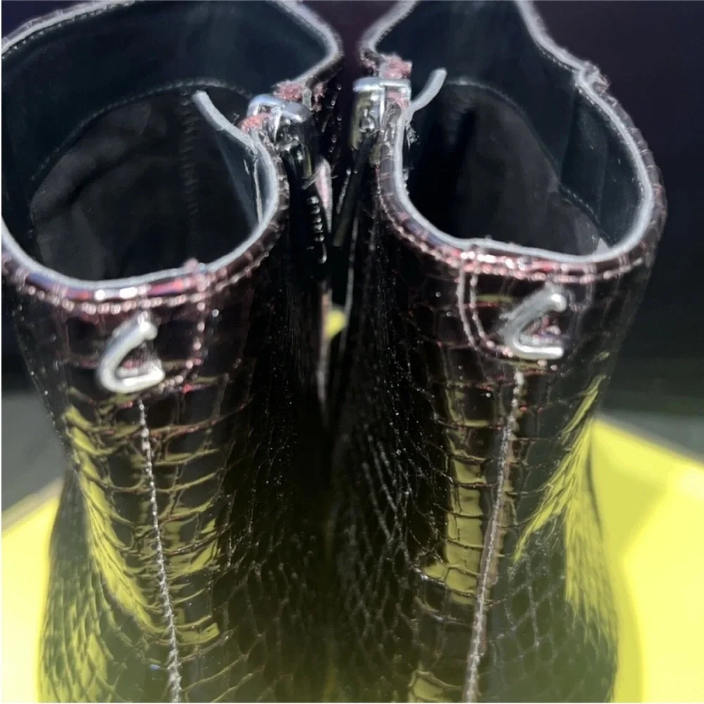 Sam Edelman Daysi Burgundy Croc Ankle Boots 8 - Picture 3 of 8